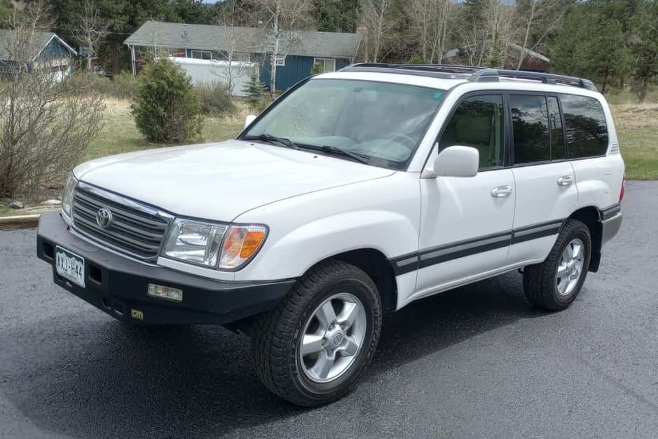 2004 Toyota Land Cruiser 100-Series sold for $24,310