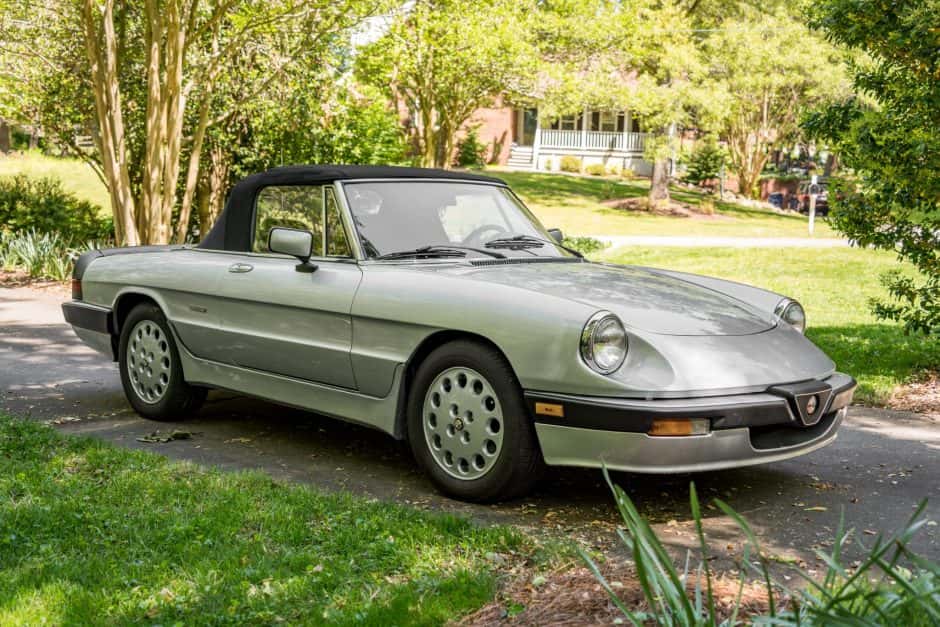 1987 Alfa Romeo 105/115 Spider Series 3 sold for $11,500