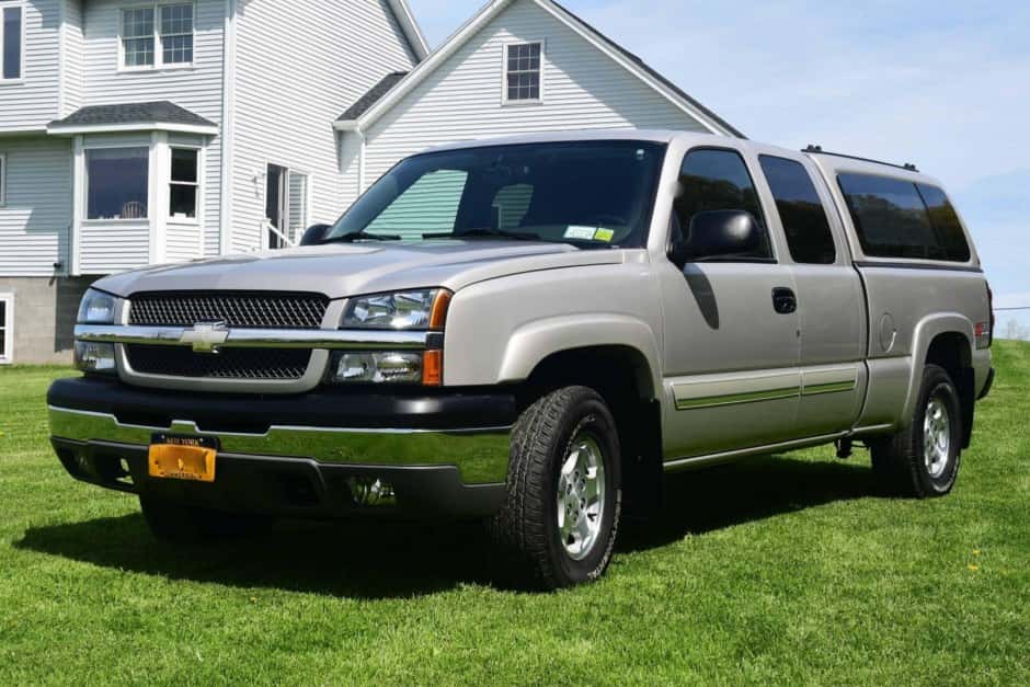 2004 Chevrolet Silverado GMT800 (1999-2007) sold for $19,000