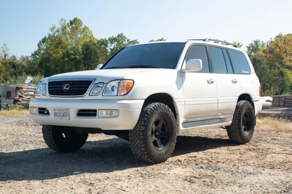 1999 Lexus LX470 sold for $9,801