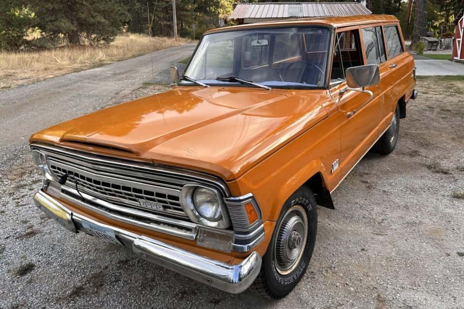1972 Jeep SJ Wagoneer sold for $10,250