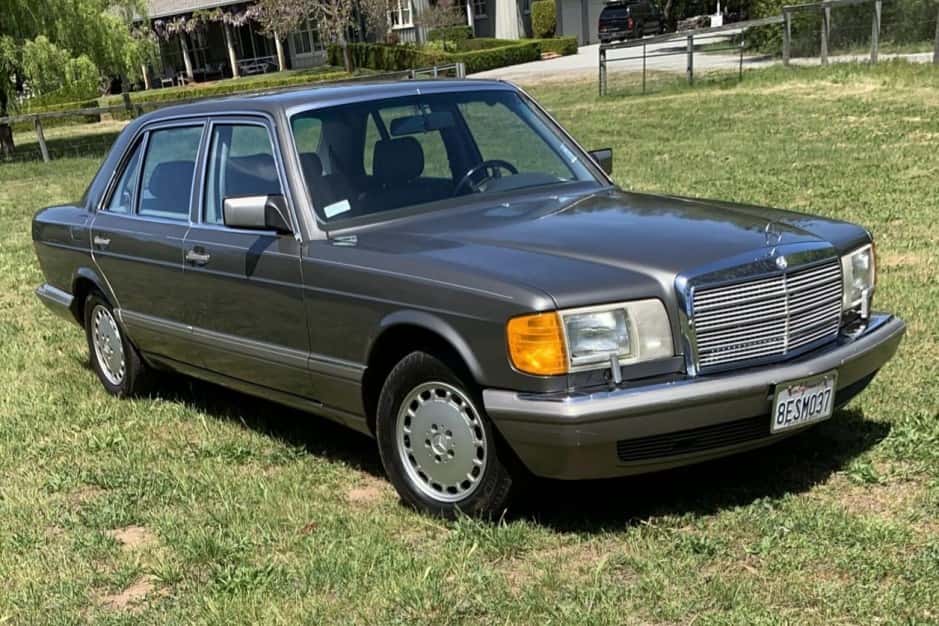 1991 Mercedes-Benz W126 S-Class sold for $8,000
