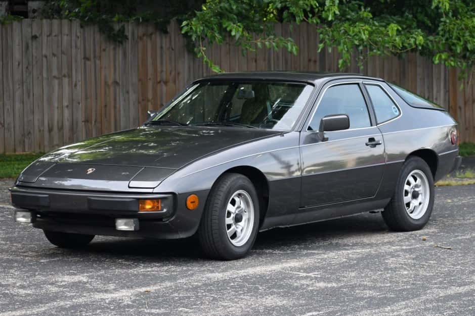 1978 Porsche 924 sold for $15,924