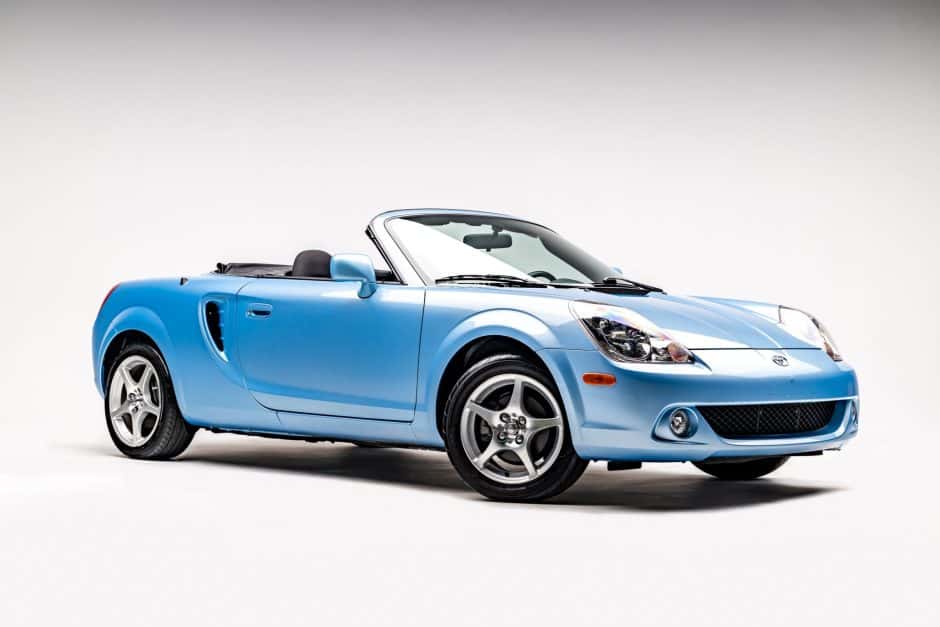 2003 Toyota W30 MR2 sold for $17,500