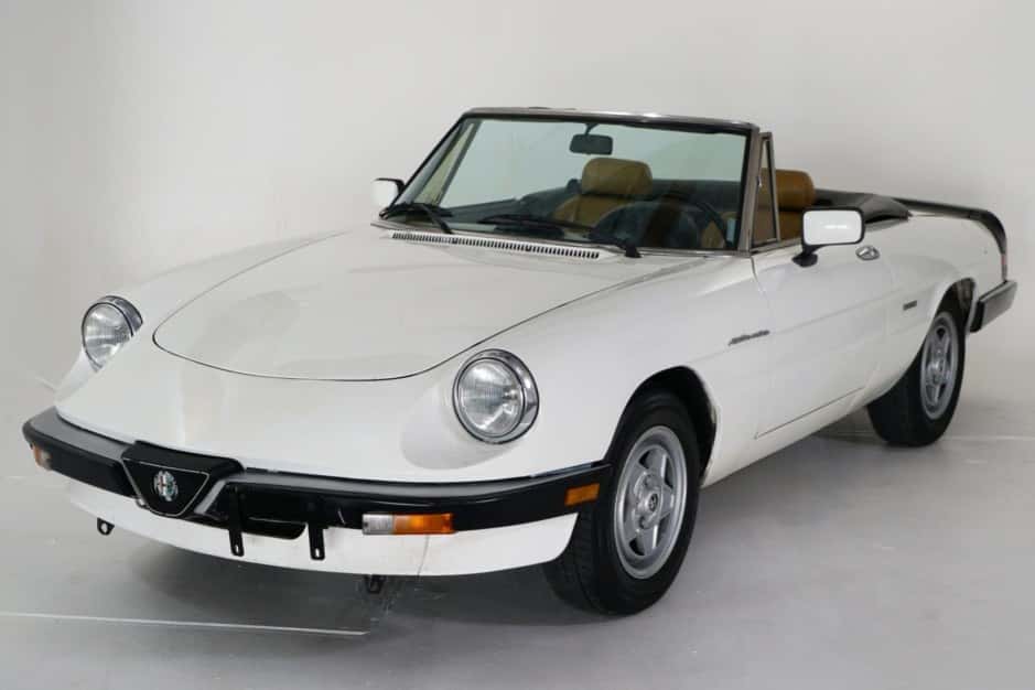 1986 Alfa Romeo 105/115 Spider Series 3 sold for $8,500