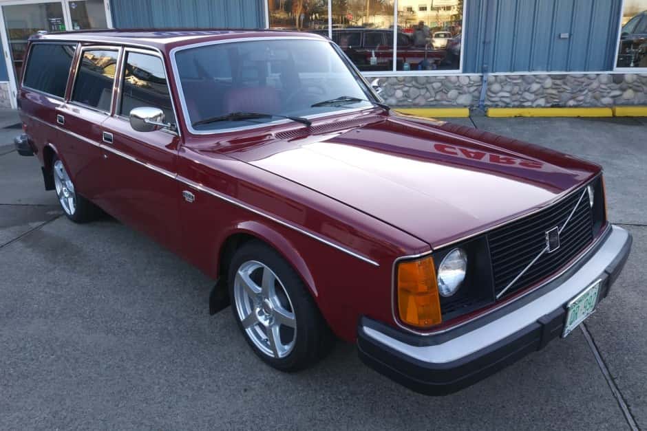 1976 Volvo 240 sold for $9,900