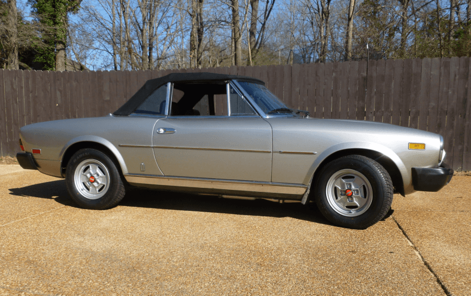 1981 Fiat 124 Spider (1966-1985) sold for $6,600