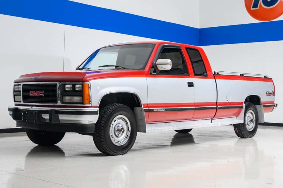 1988 GMC Sierra (GMT400 1988-2002) sold for $12,750