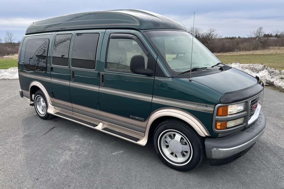 2000 GMC Van sold for $16,500