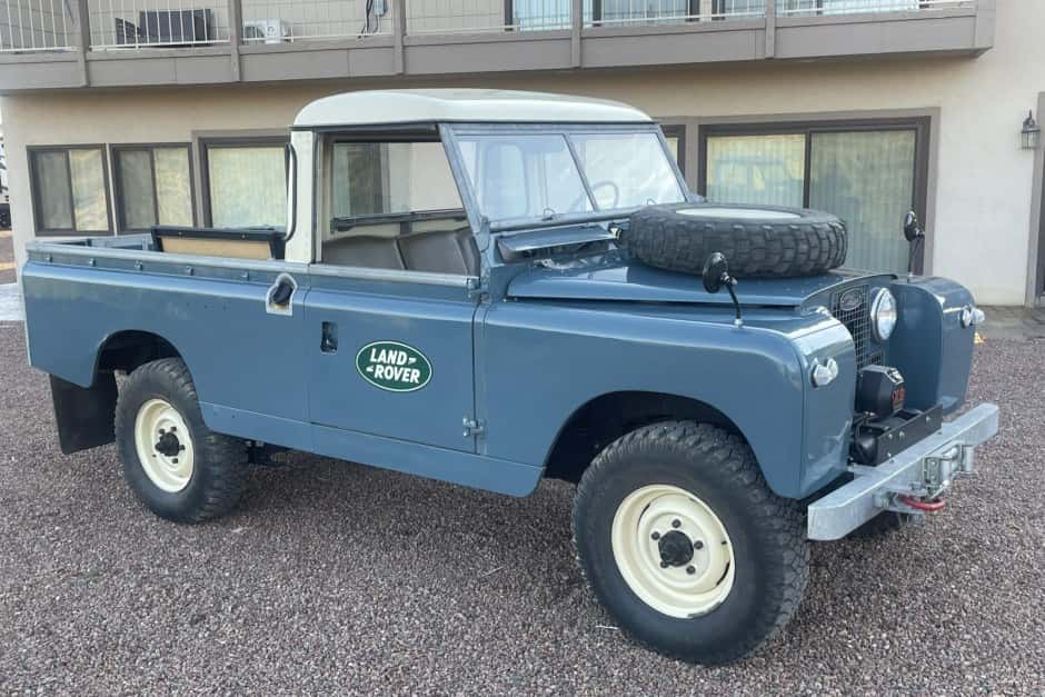 1966 Land Rover Series 109 sold for $32,500
