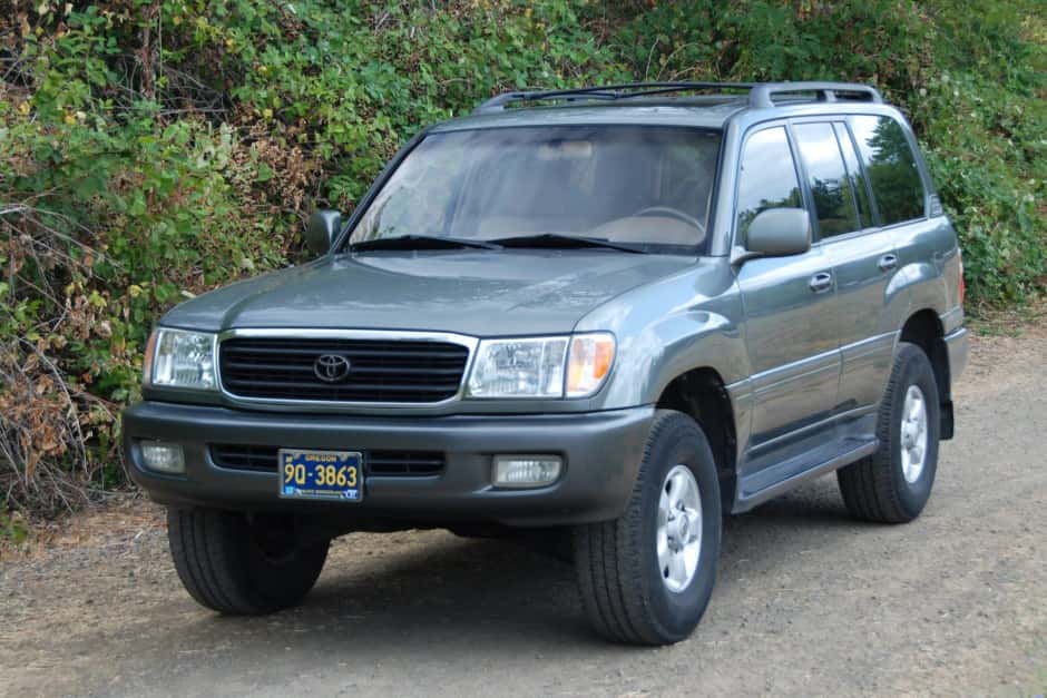 1999 Toyota Land Cruiser 100-Series sold for $16,250