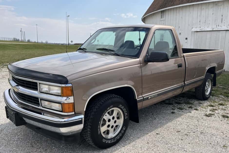 1995 Chevrolet C/K GMT400 (1988-2002) sold for $11,800