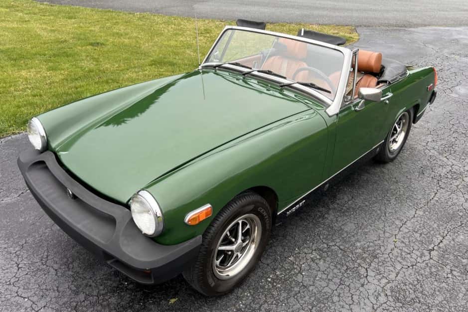 1977 MG Midget sold for $5,800
