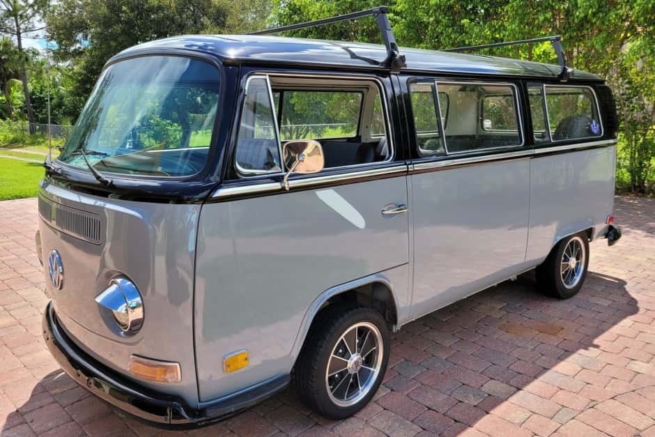 1972 Volkswagen Bay-Window Bus sold for $10,400