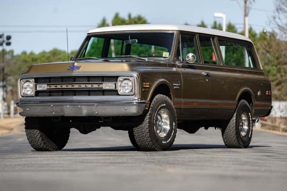 1970 Chevrolet Suburban (1967-1972) sold for $44,500