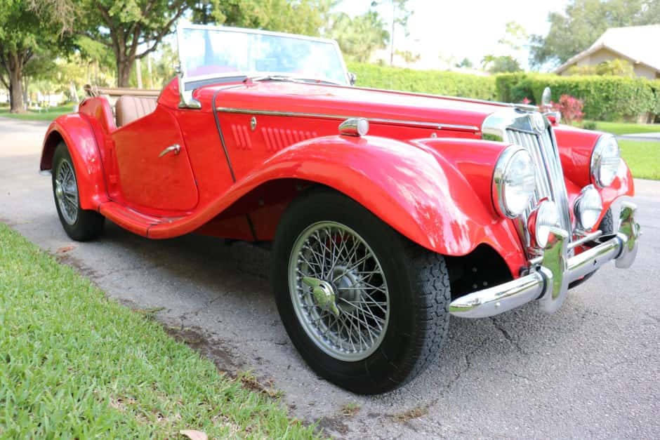 1954 MG TF sold for $32,000
