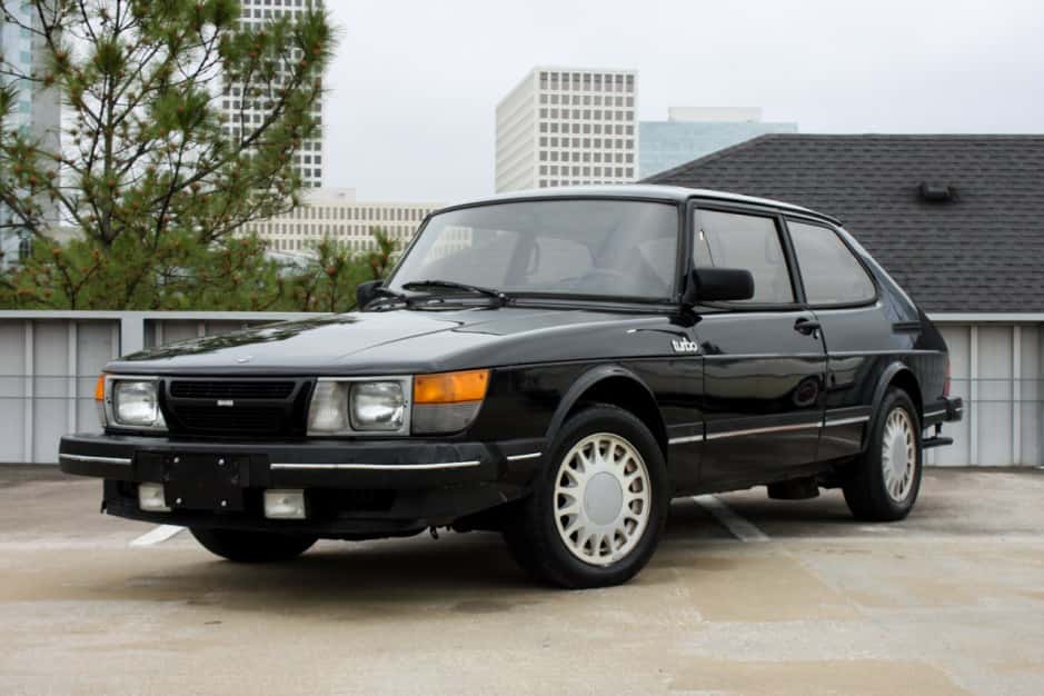 1985 Saab 900 sold for $3,100