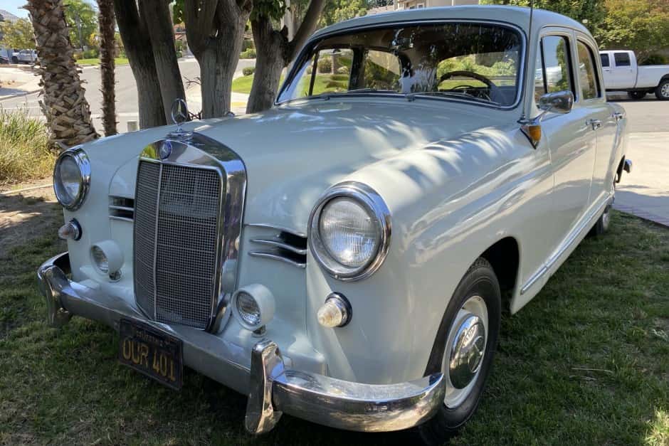 1959 Mercedes-Benz Ponton sold for $9,900
