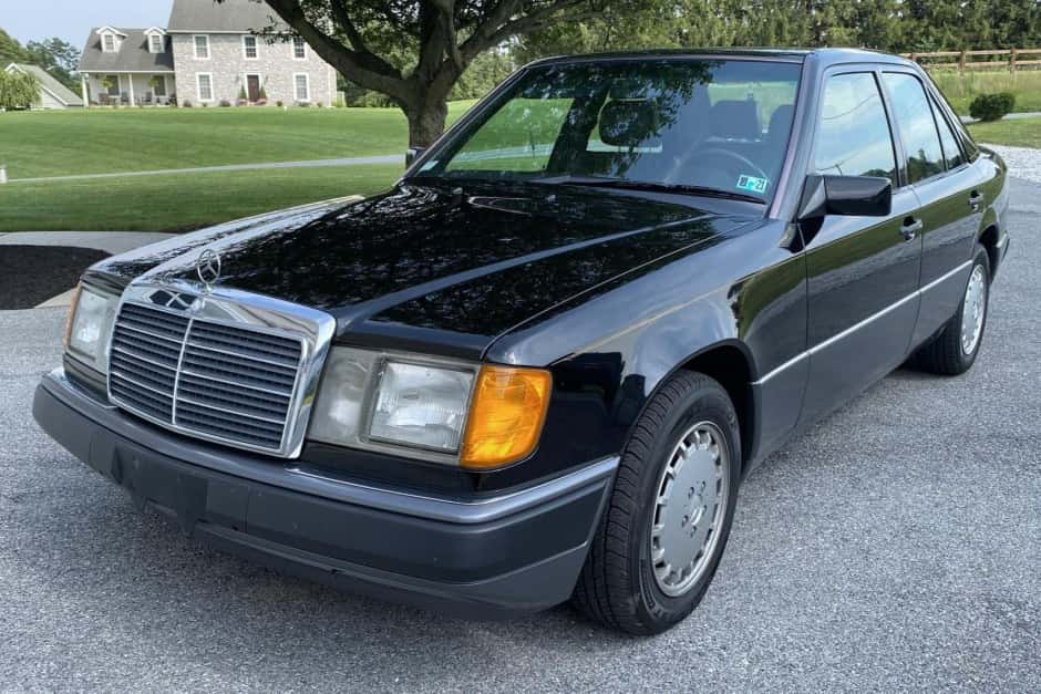 1993 Mercedes-Benz W124 E-Class sold for $15,550