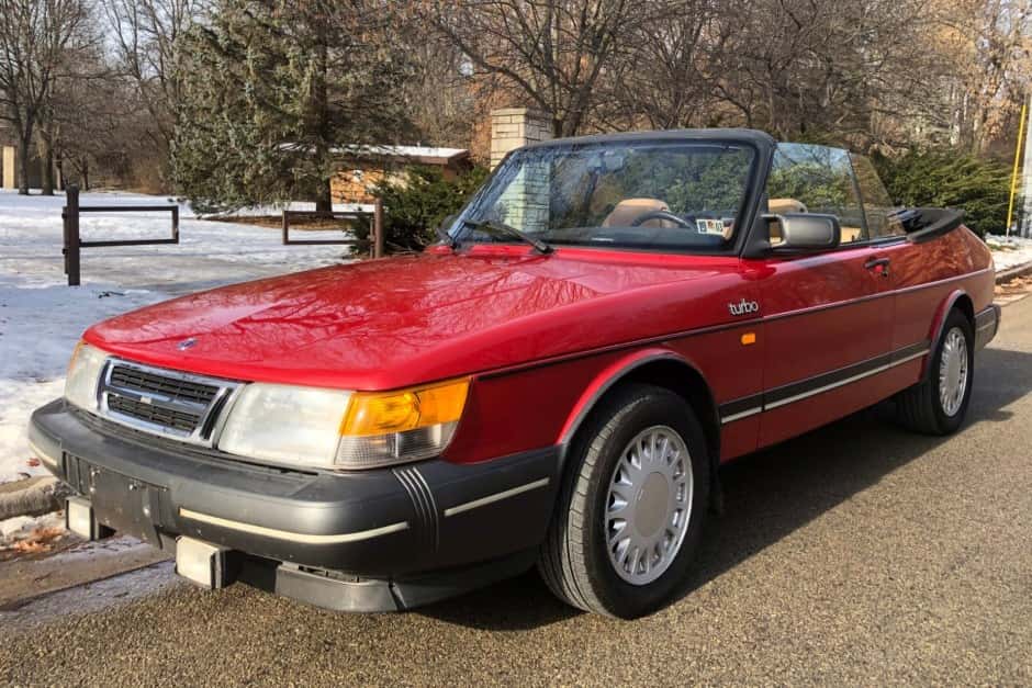 1987 Saab 900 sold for $8,600
