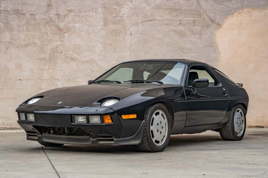 1985 Porsche 928 sold for $9,000