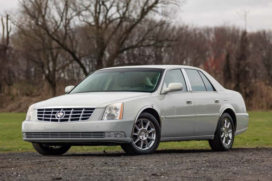 2010 Cadillac DTS sold for $9,425