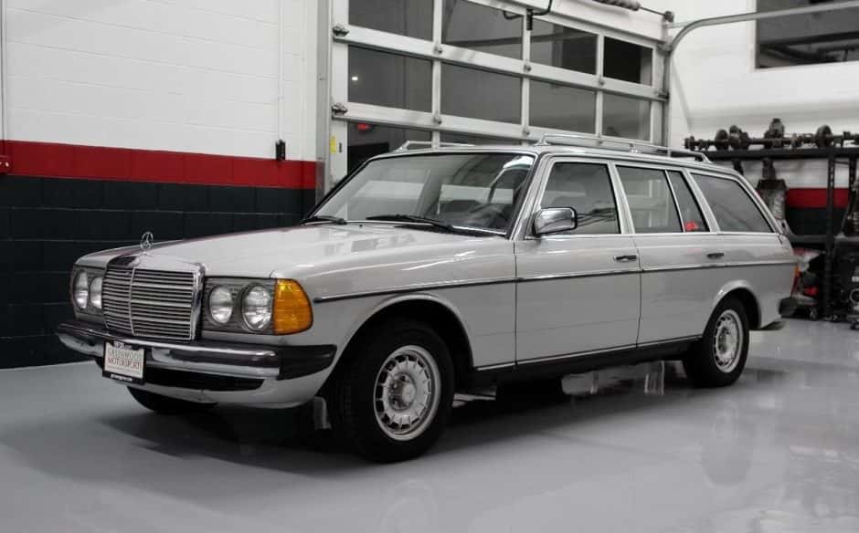 1985 Mercedes-Benz W123 sold for $9,100
