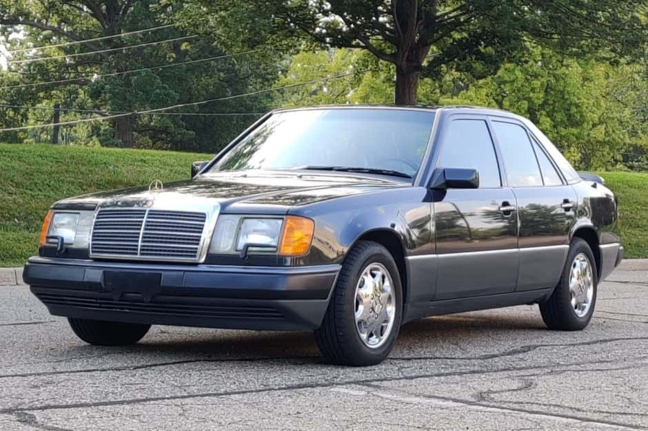 1992 Mercedes-Benz W124 E-Class sold for $7,200