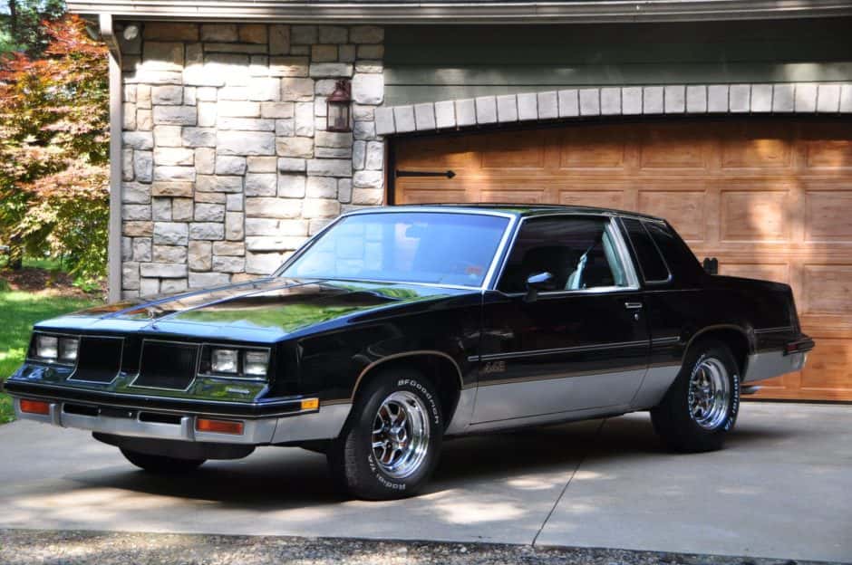 1986 Oldsmobile 442 sold for $15,500