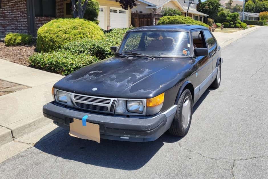 1985 Saab 900 sold for $4,100