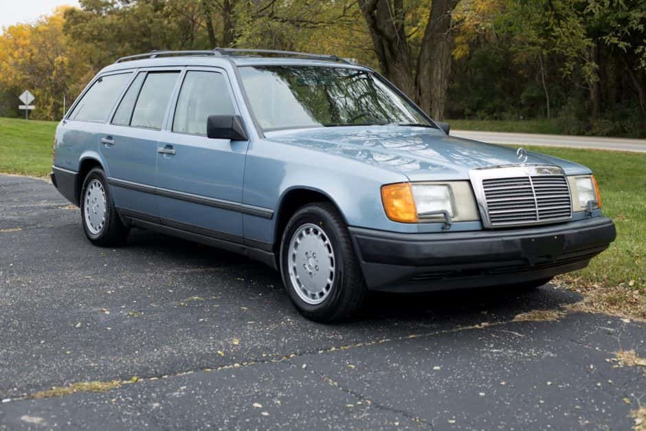 1987 Mercedes-Benz W124 E-Class sold for $6,500