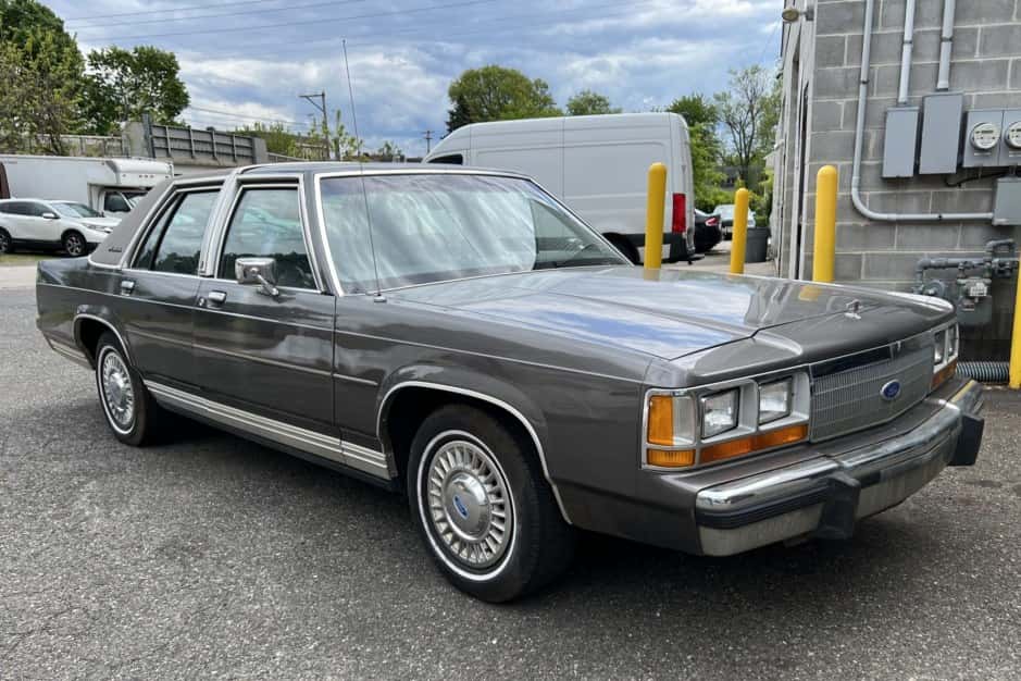 1990 Ford LTD sold for $5,500