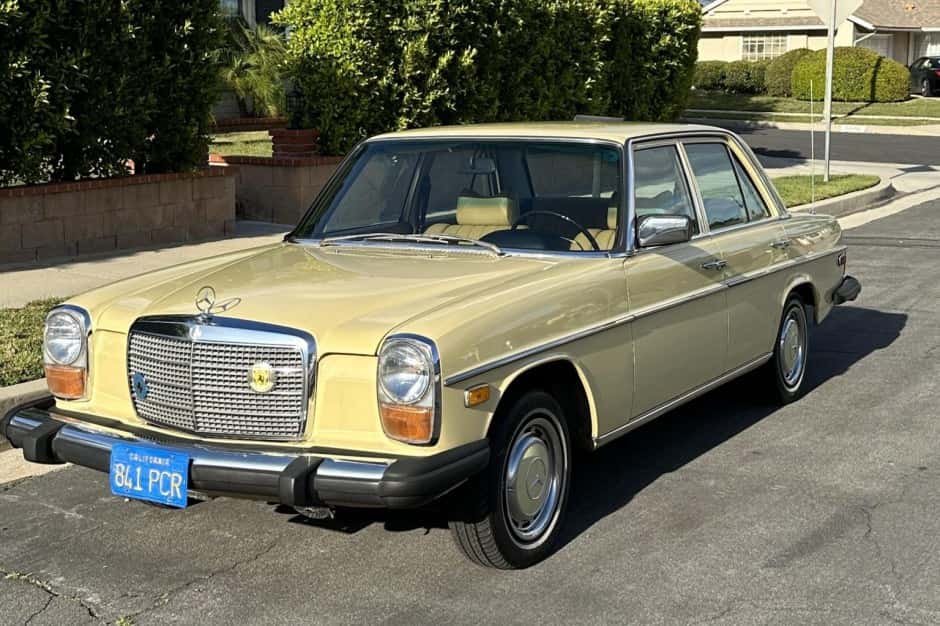 1976 Mercedes-Benz W114 & W115 sold for $9,200