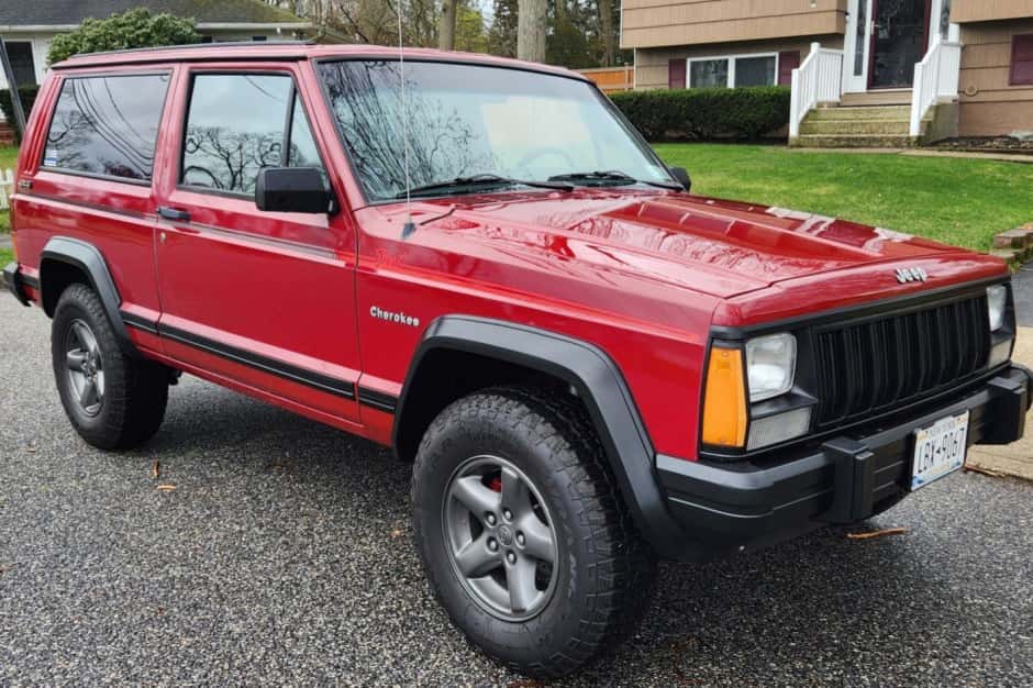 1990 Jeep XJ Cherokee sold for $11,500