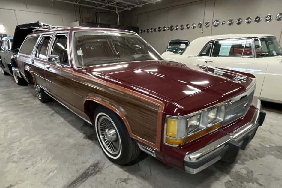 1989 Ford Country Squire sold for $5,500