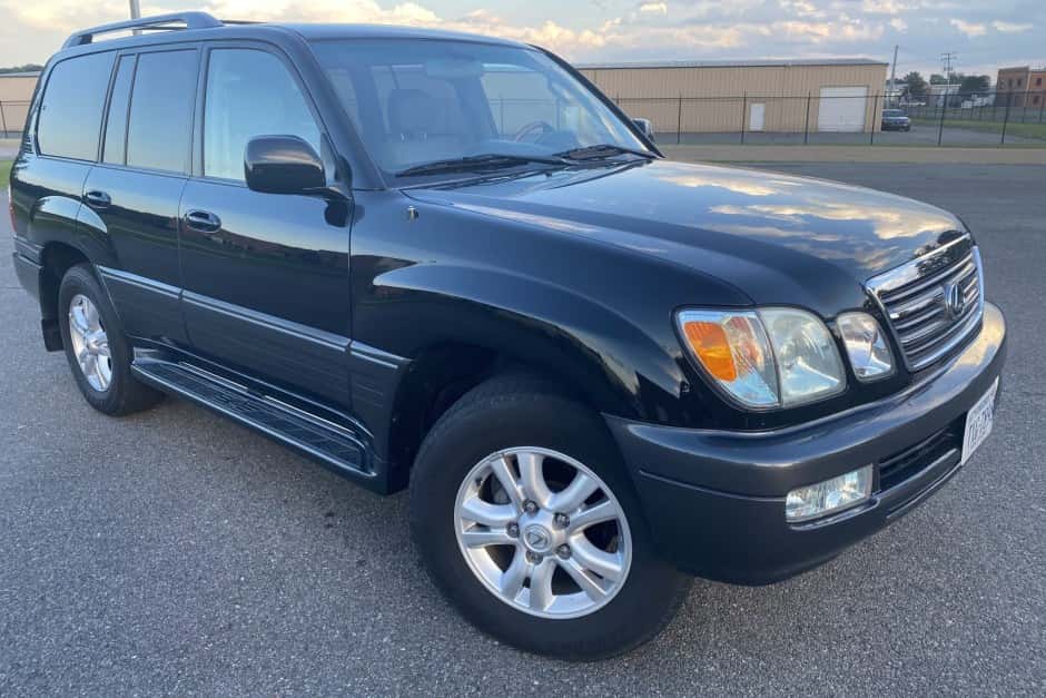 2005 Lexus LX470 sold for $29,000
