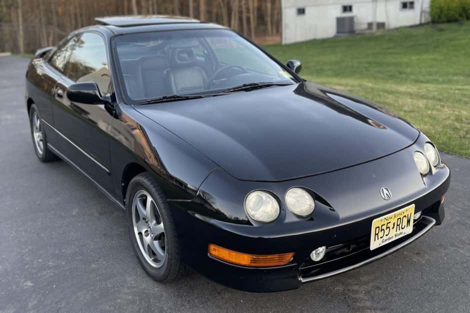 2001 Acura Integra sold for $7,500