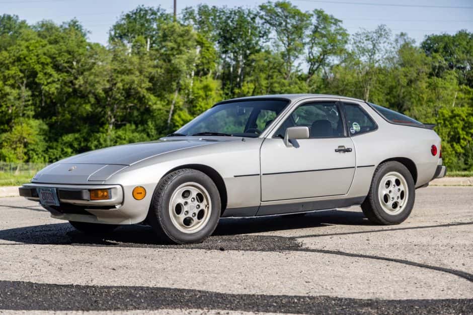 1987 Porsche 924 sold for $8,600