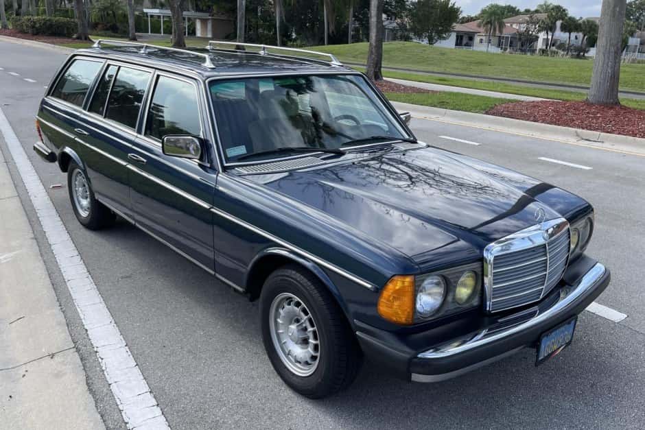 1982 Mercedes-Benz W123 sold for $12,750