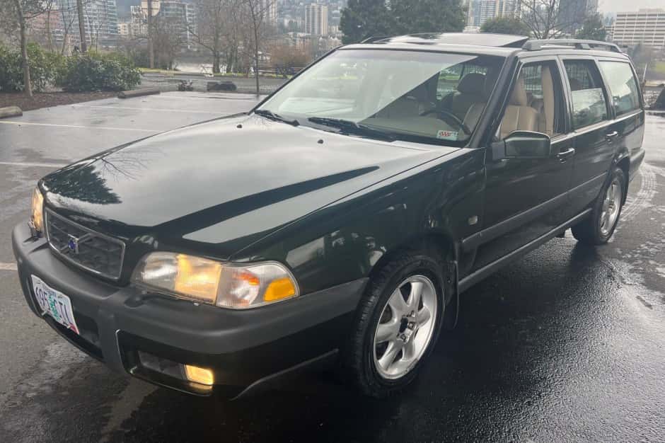 2000 Volvo XC70 sold for $9,900