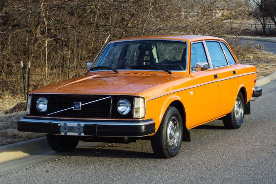 1976 Volvo 240 sold for $5,900