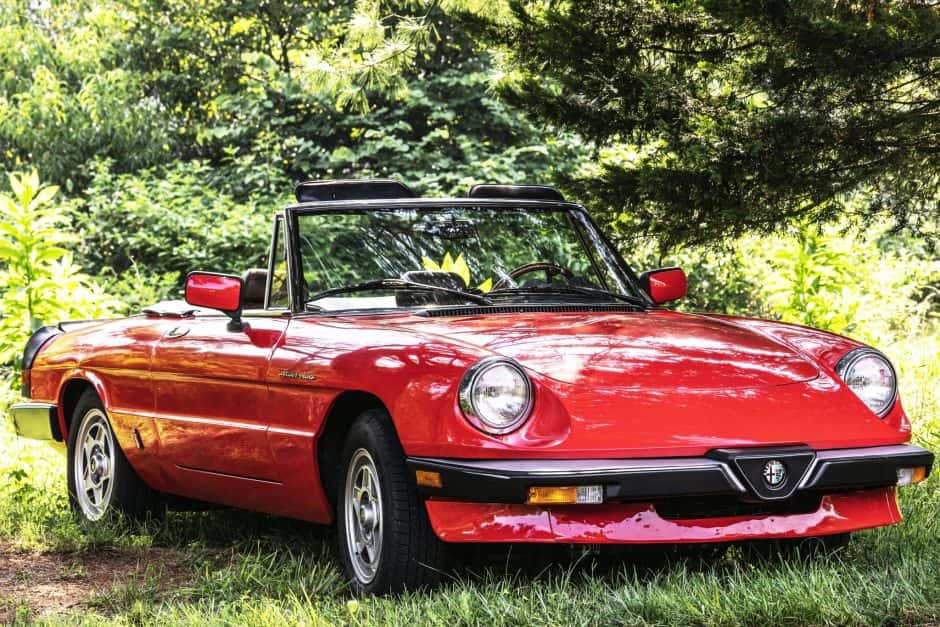 1984 Alfa Romeo 105/115 Spider Series 3 sold for $9,000