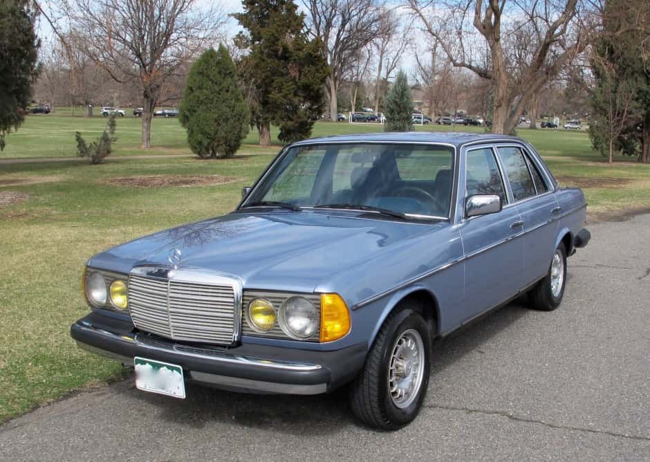 1985 Mercedes-Benz W123 sold for $8,800