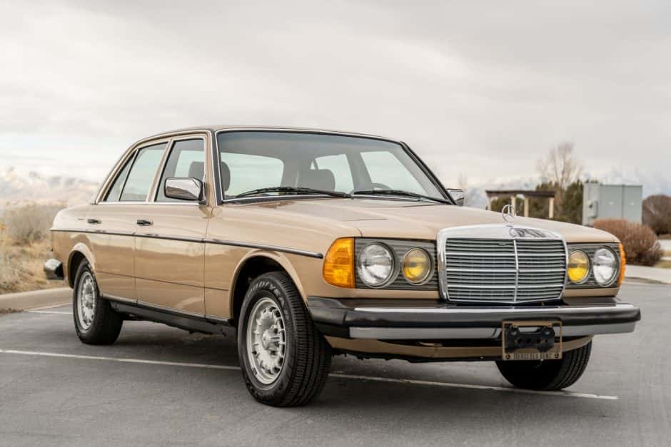 1985 Mercedes-Benz W123 sold for $13,250