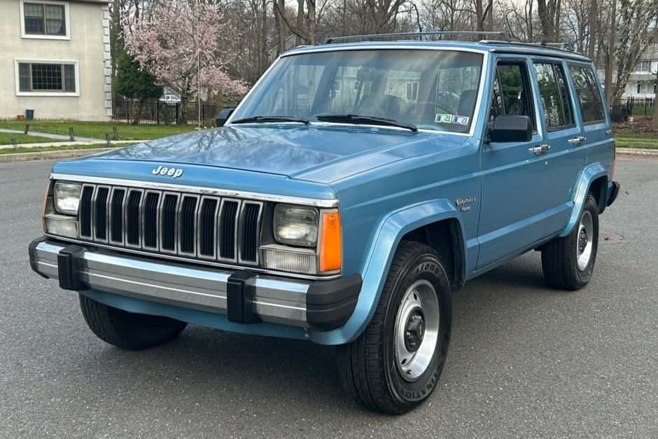 1986 Jeep XJ Cherokee sold for $6,250