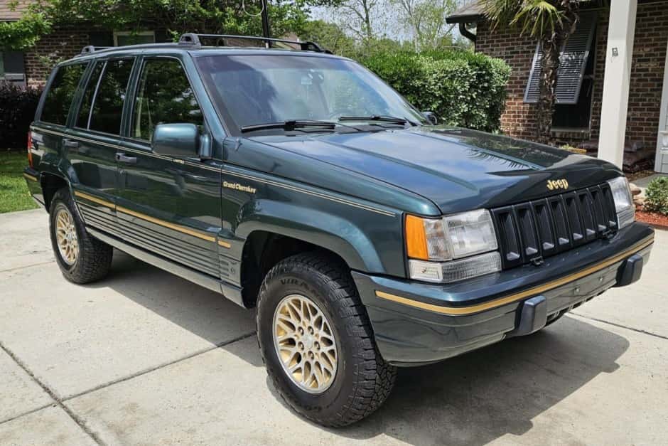 1993 Jeep ZJ Grand Cherokee sold for $7,400