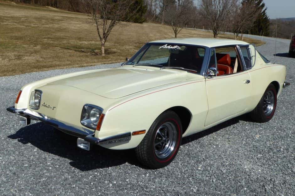 1970 Studebaker Avanti sold for $19,013