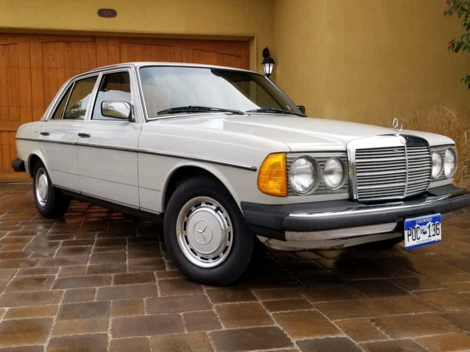 1978 Mercedes-Benz W123 sold for $6,200