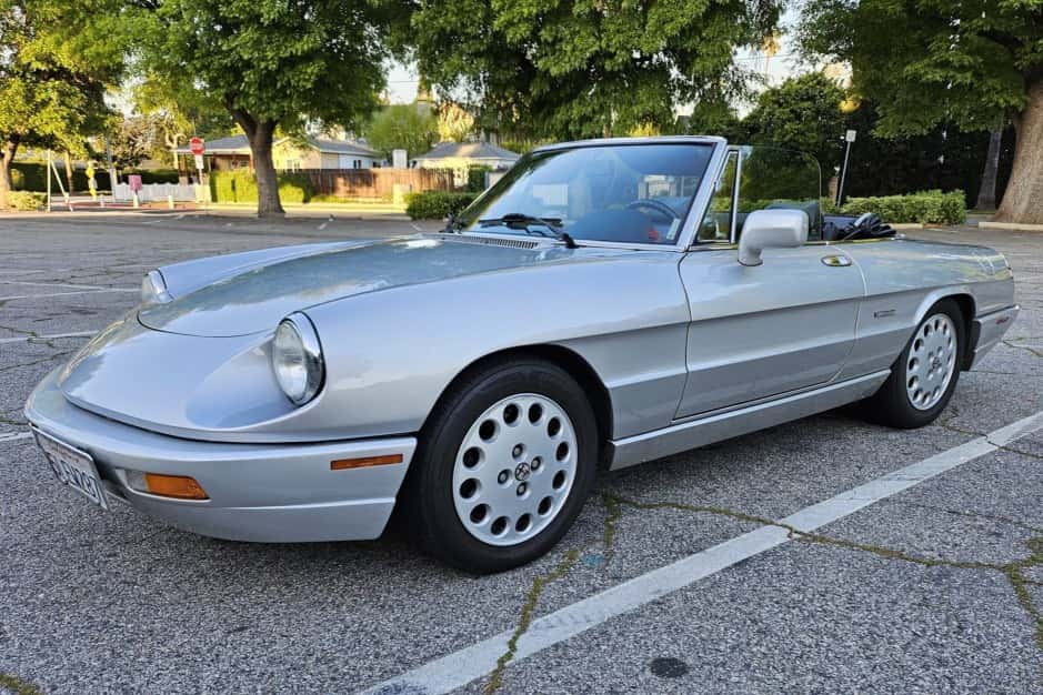 1992 Alfa Romeo 105/115 Spider Series 4 sold for $9,100