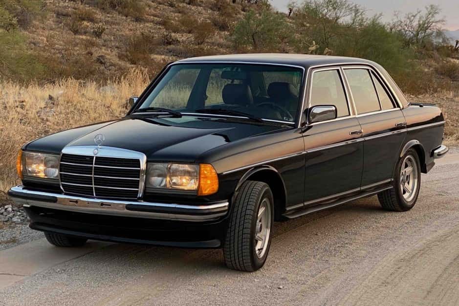 1984 Mercedes-Benz W123 sold for $28,000